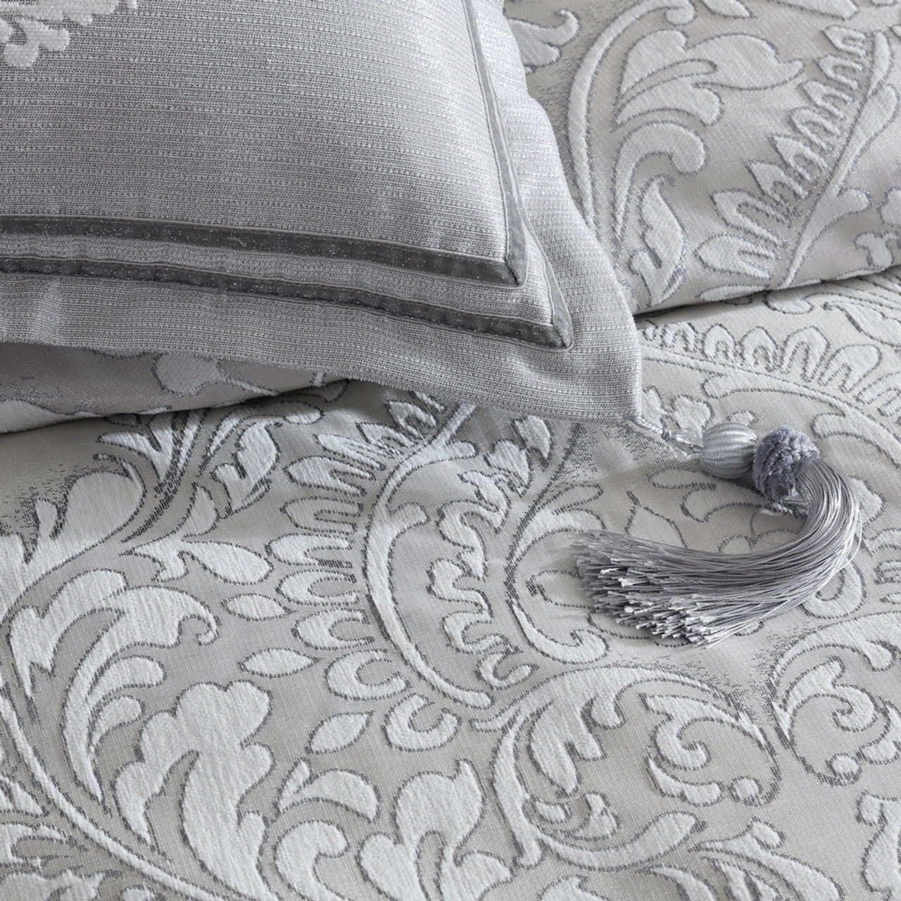 Alexander Silver Quilt Cover Set by Davinci