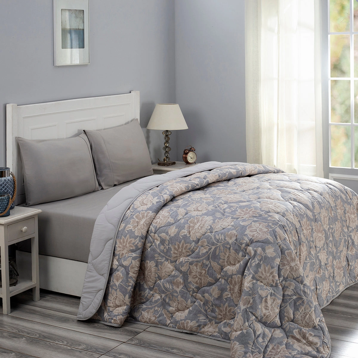Blossom Couture Jacobean Floral Winter Quilt/Quilted Bed Cover/Comforter Neutral