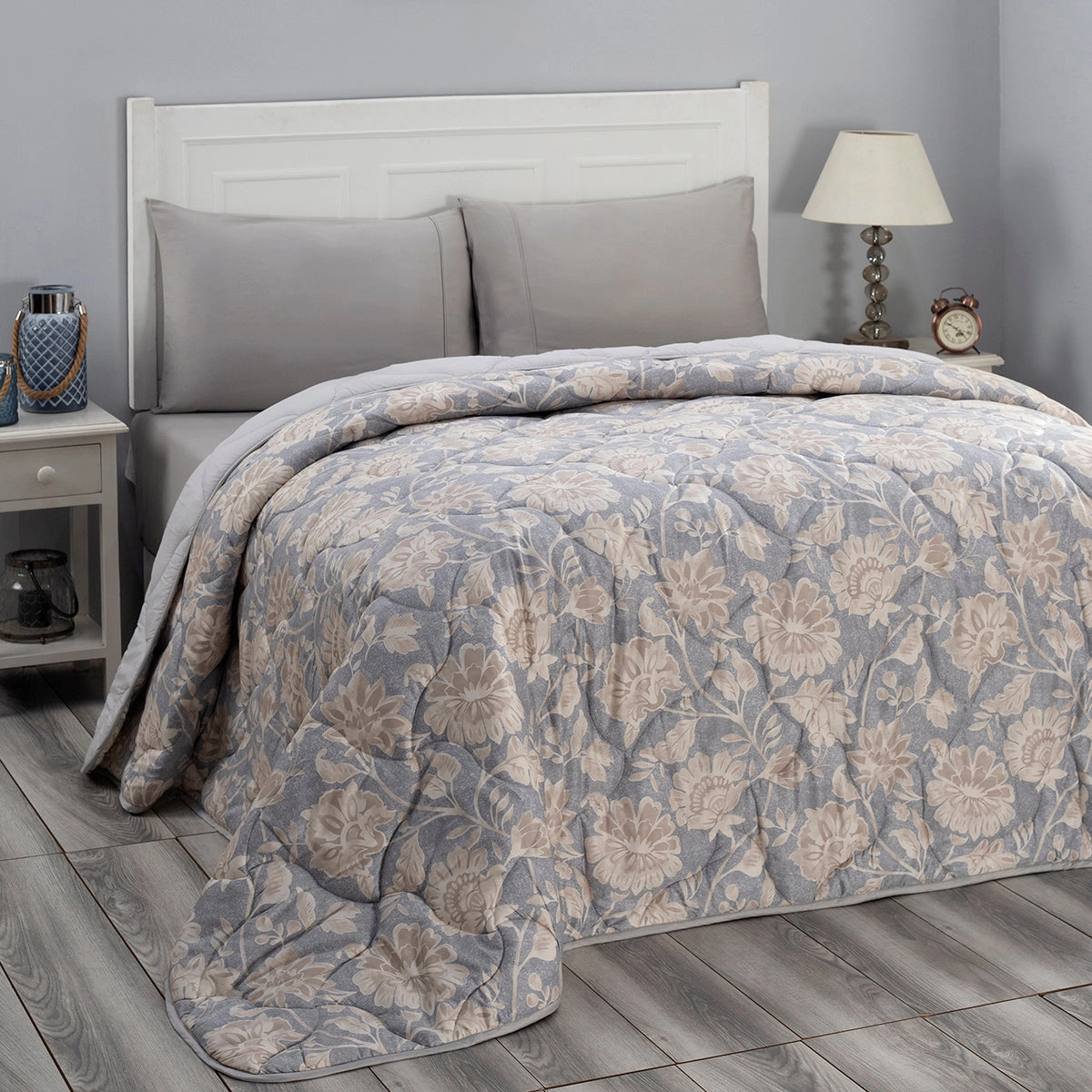 Blossom Couture Jacobean Floral Winter Quilt/Quilted Bed Cover/Comforter Neutral