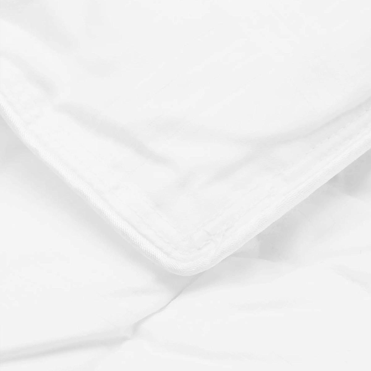 Classique 50 White Duck Down & Feather Quilt by Downia