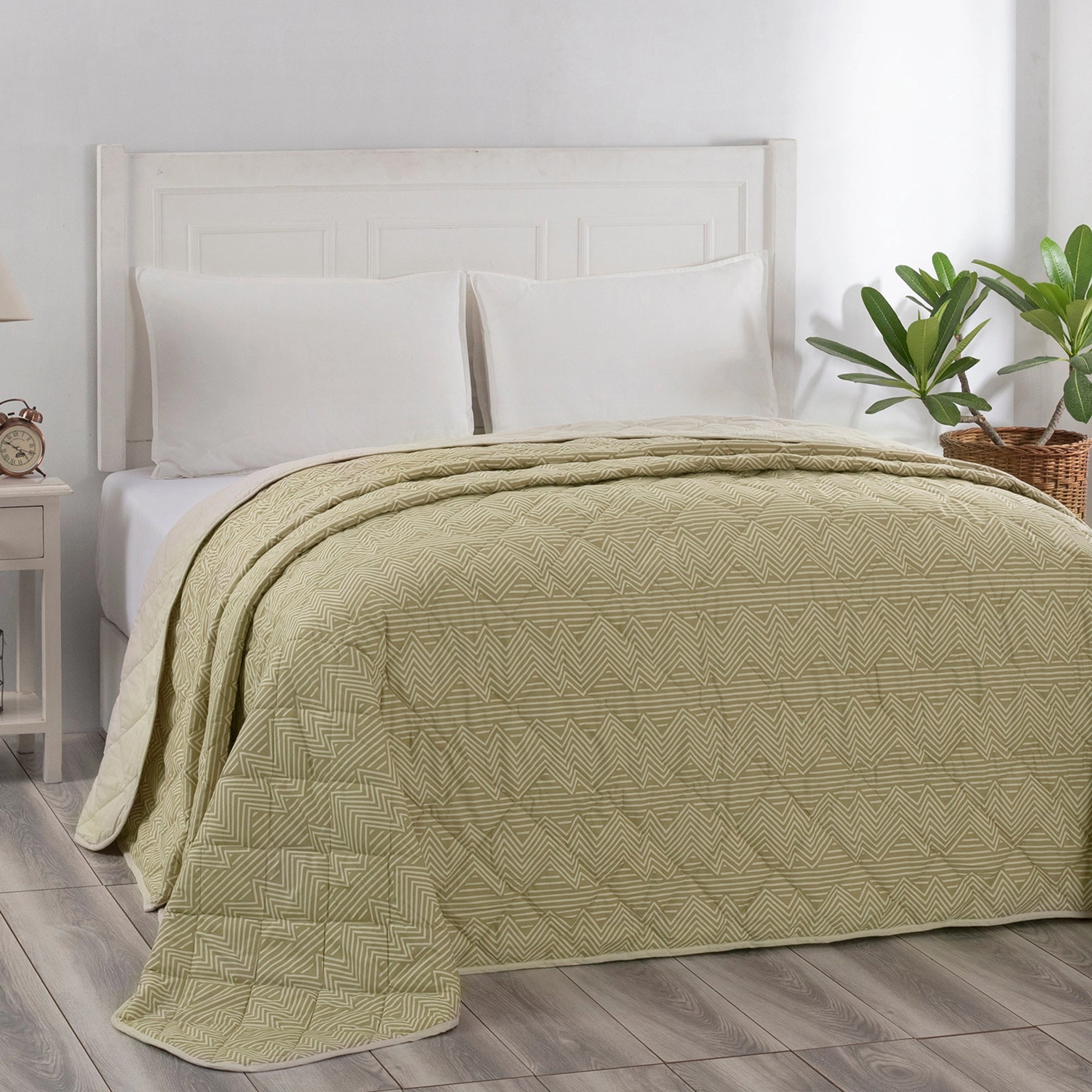 Craze Light Weight Extreme Winter Quilt Neutral