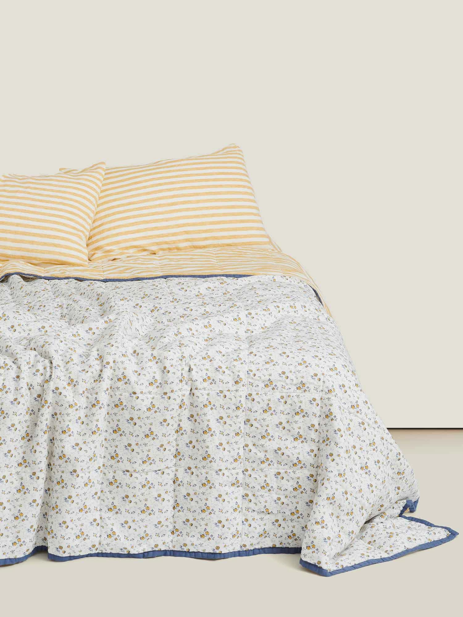 Double-sided Quilt Cover in Yellow Stripes/Summer Floral