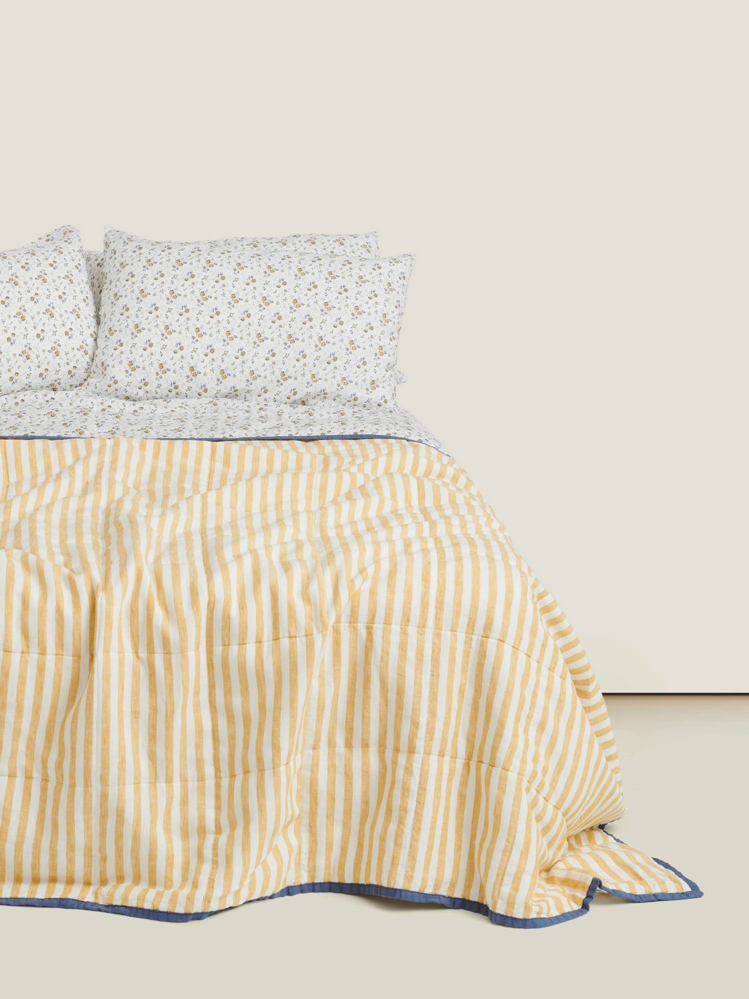 Double-sided Quilt Cover in Yellow Stripes/Summer Floral
