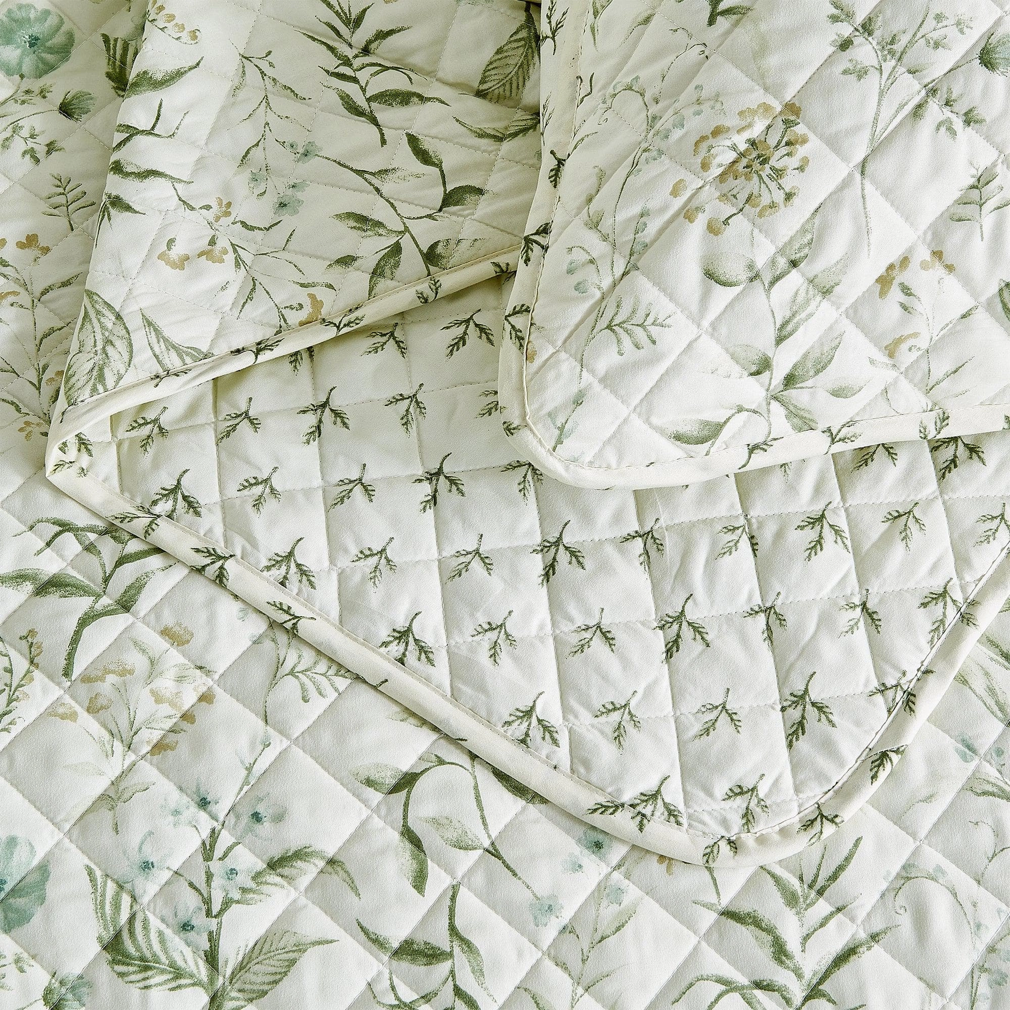 Floral Printed Microfiber Quilt Set - Glyndora Collection