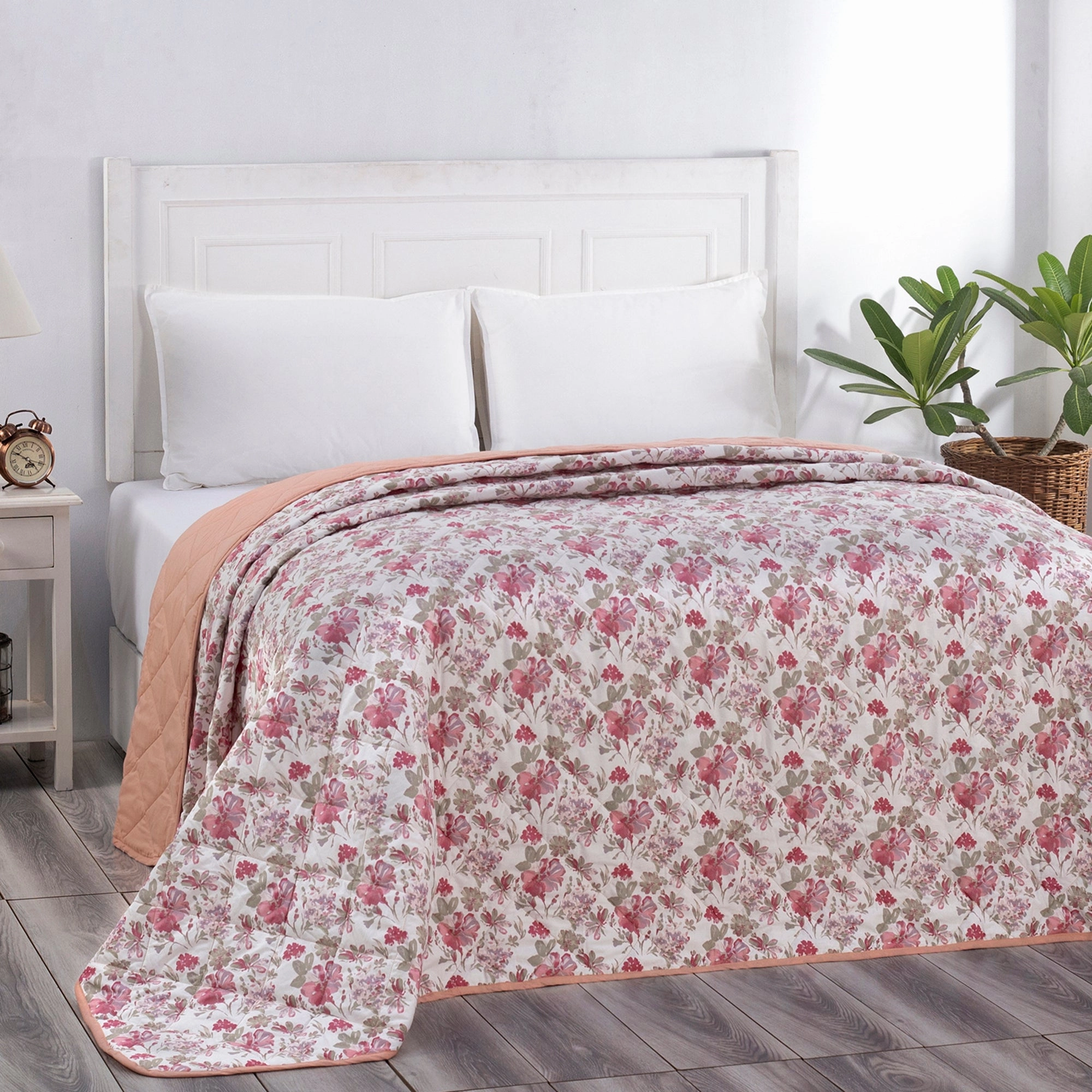 Hamilton Light Weight Extreme Winter Quilt Red