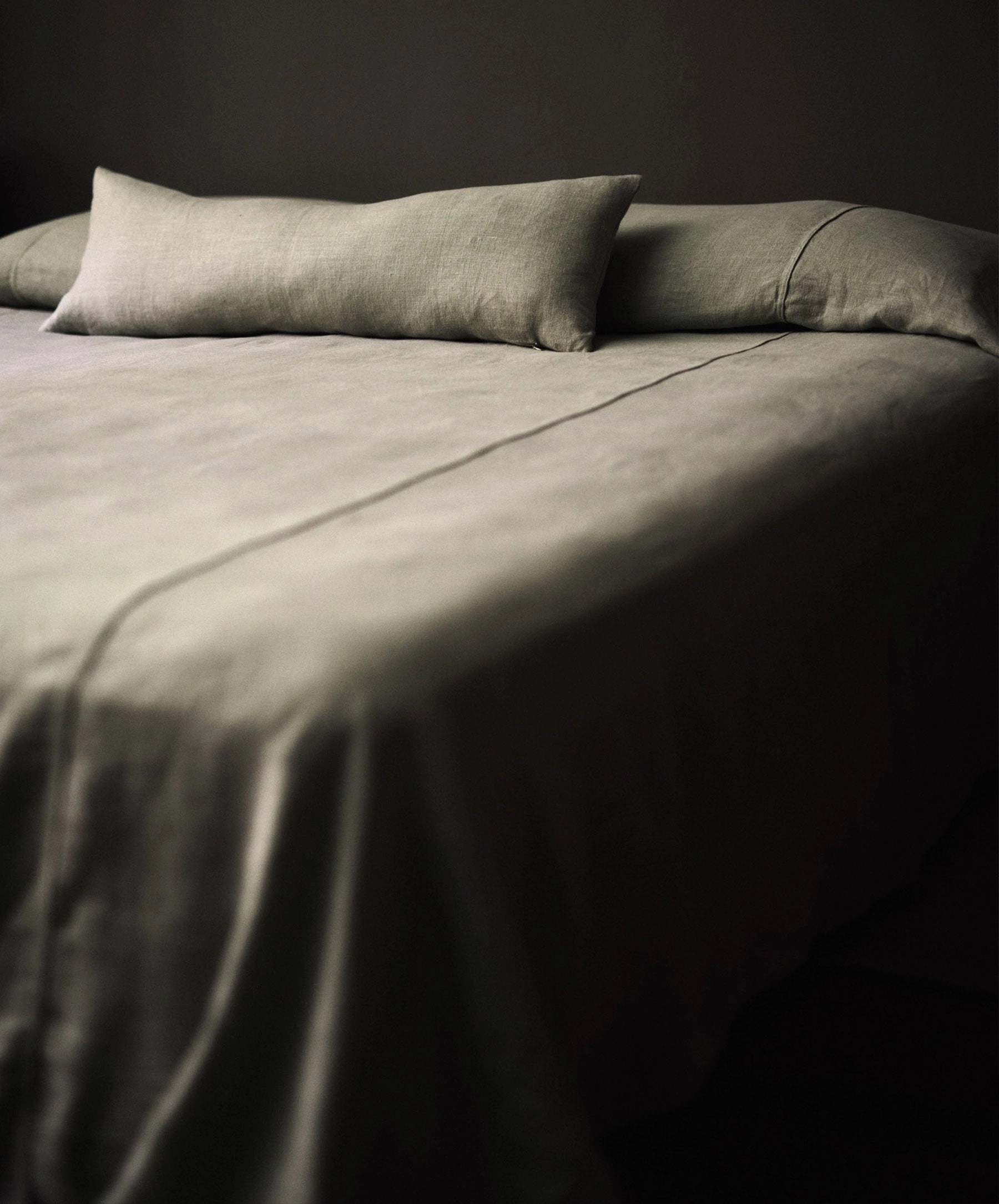 Recline Linen Cushion - Artichoke