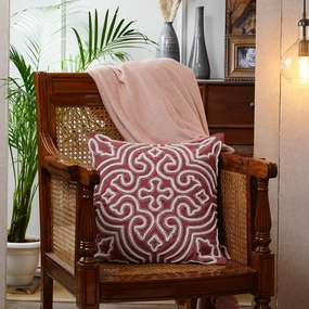 Tranquil Essence Alligator Reflect Embroidered 100% Cotton Peach Cushion Cover